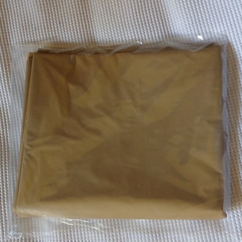 Tablecloth Plastic ROUND 84 Inches Table Cover Gold NEW